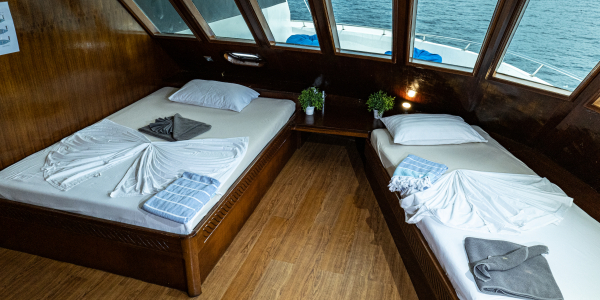 Luxus-Kabine 1 Doppel- und 1 Einzelbett